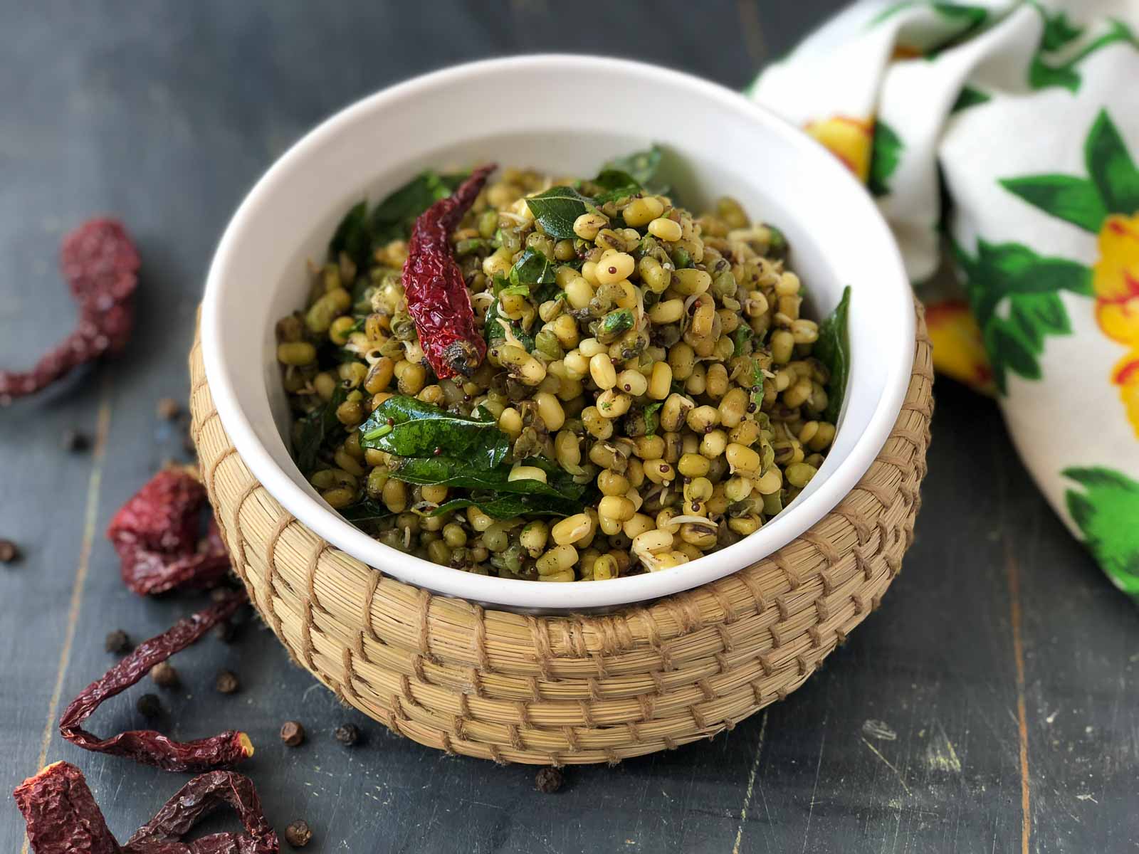 Pachai Payaru Poriyal Recipe - Green Moong Sprout Poriyal