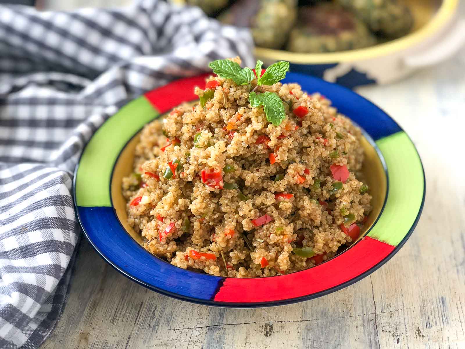 रोस्टेड बेल पेप्पर किनुआ रेसिपी - Roasted Bell Pepper Quinoa Recipe
