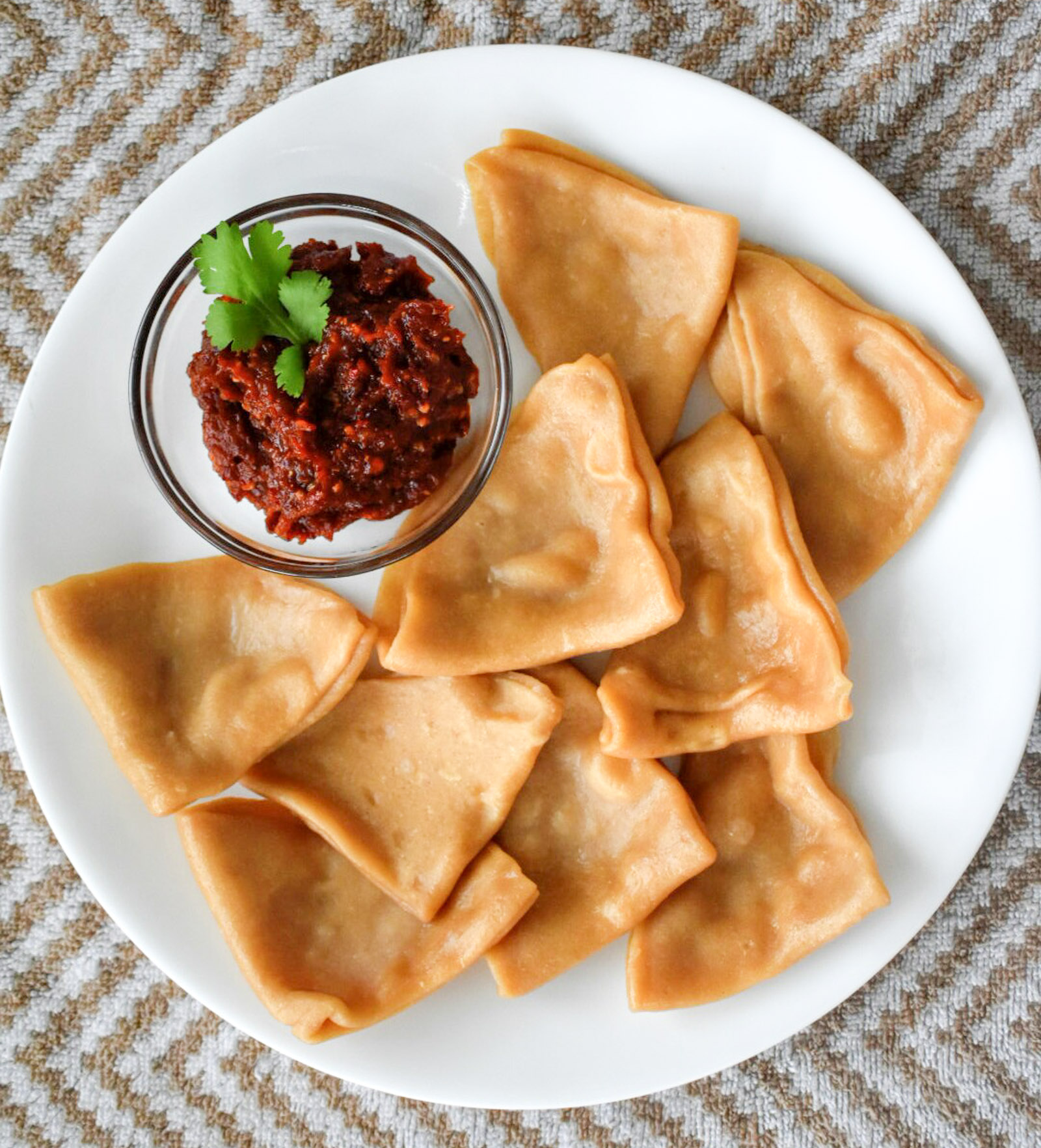 येले कडुबु और प्याज की चटनी रेसिपी - Yele Kadubu Recipe With Sweet And Spicy Onion Chutney