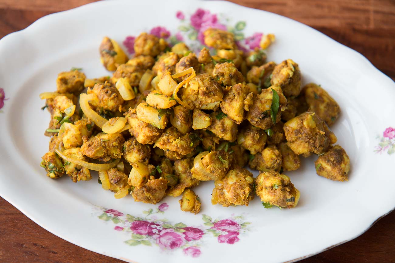 अरबी अजवाइन की सब्ज़ी - Roasted Colocasia Stir Fry With Ajwain (Recipe In Hindi) 