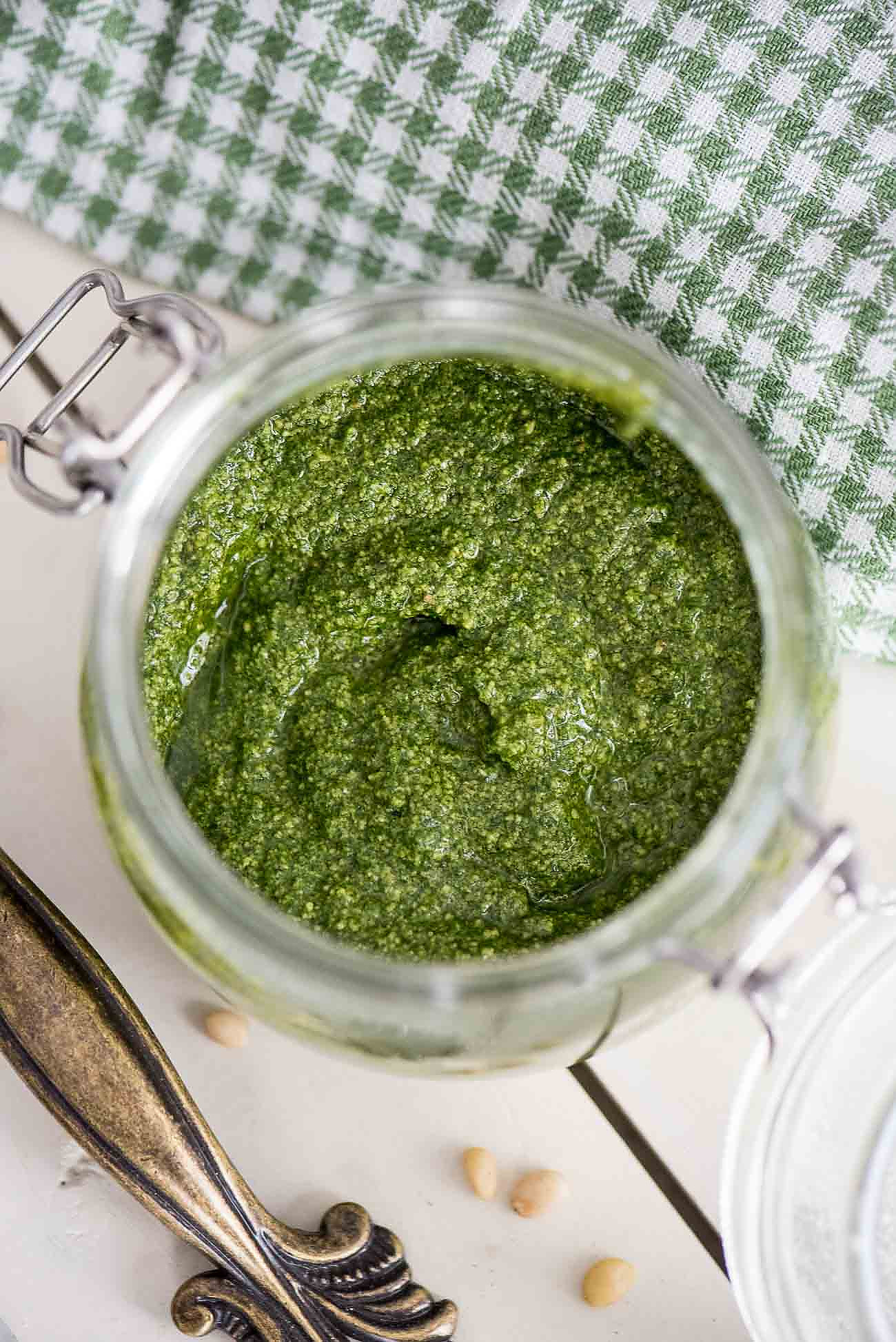 बेसिल पेस्तो रेसिपी - Fresh Basil Pesto Recipe