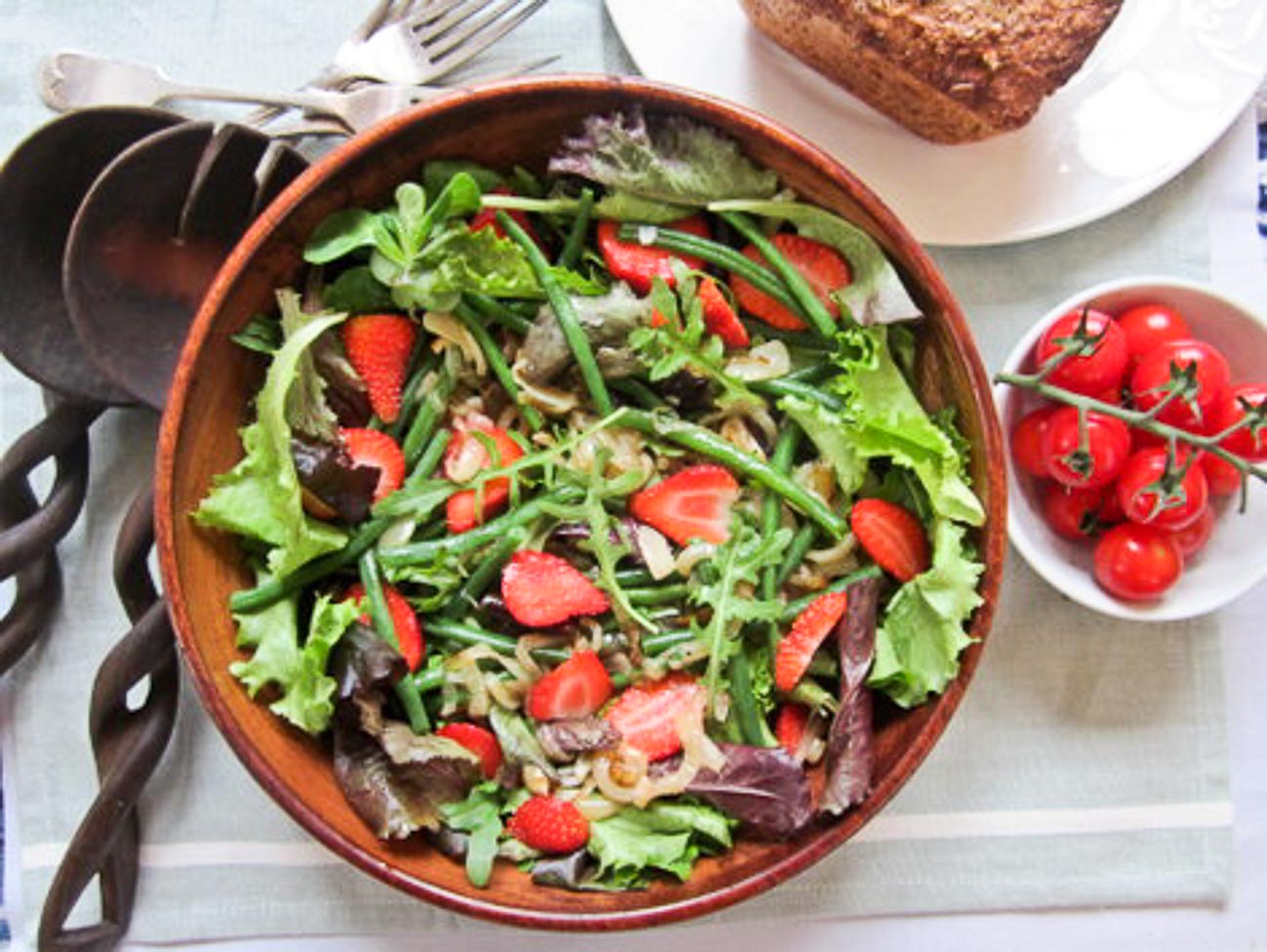 Strawberry and Caramelised Onion Salad