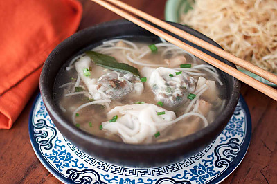 https://www.archanaskitchen.com/images/archanaskitchen/0-Archanas-Kitchen-Recipes/2016/oct13/Cantonese_Ban_Mien_Bian_Ruo_Noodle_Soup_With_Vegetable_dumplings-3_400.jpg