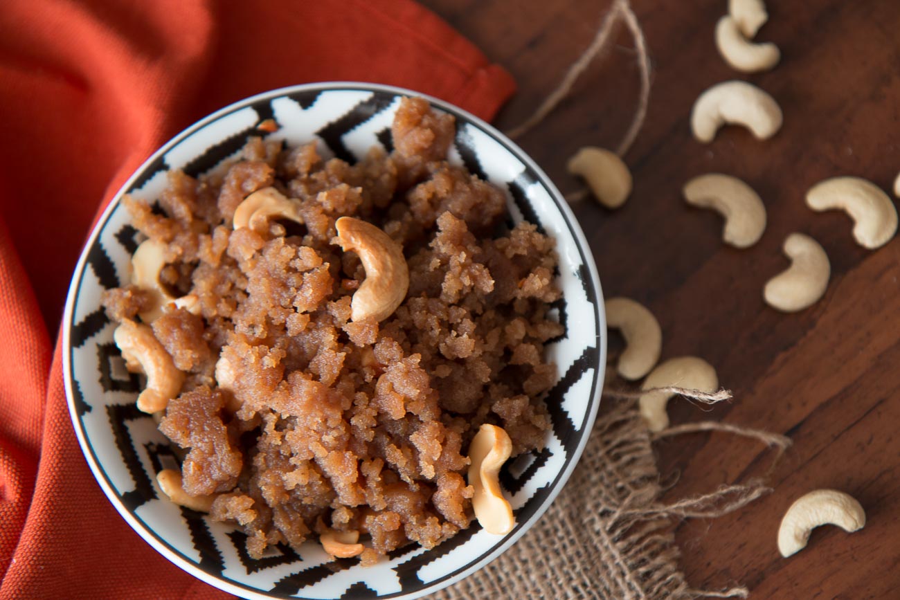 Singhare Atte Ka Halwa/Sheera Recipe (Water Chestnut Flour Halwa Recipe)