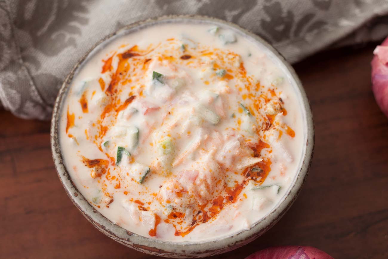 तड़का रायता रेसिपी - Spiced Curd With Onions (Recipe In Hindi) तड़का रायता रेसिपी - Spiced Curd With Onions (Recipe In Hindi)