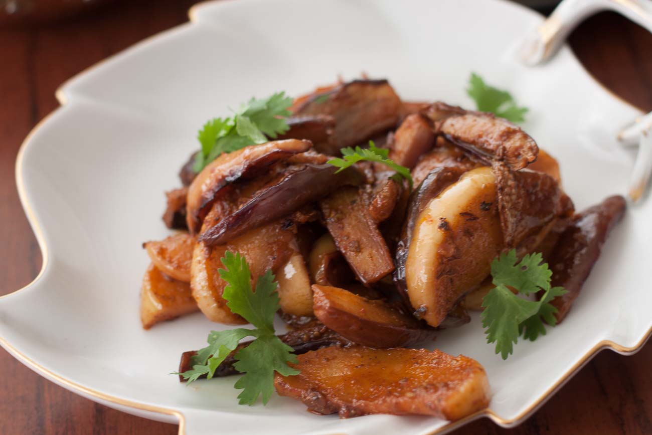Kashmir Style Bom Chount/Wangan Recipe-Spicy Apple Brinjal Curry Kashmir Style Bom Chount/Wangan Recipe-Spicy Apple Brinjal Curry