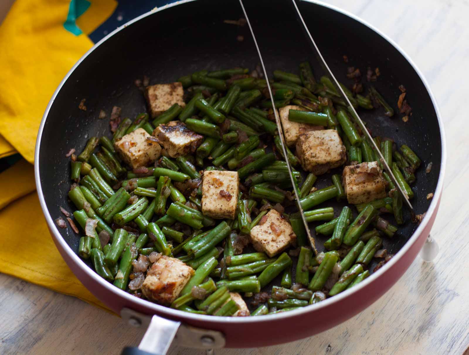 Tripura Style Kosoi Bwtwi Recipe - Sauteed Tofu & Green Beans Stir Fry With Garlic