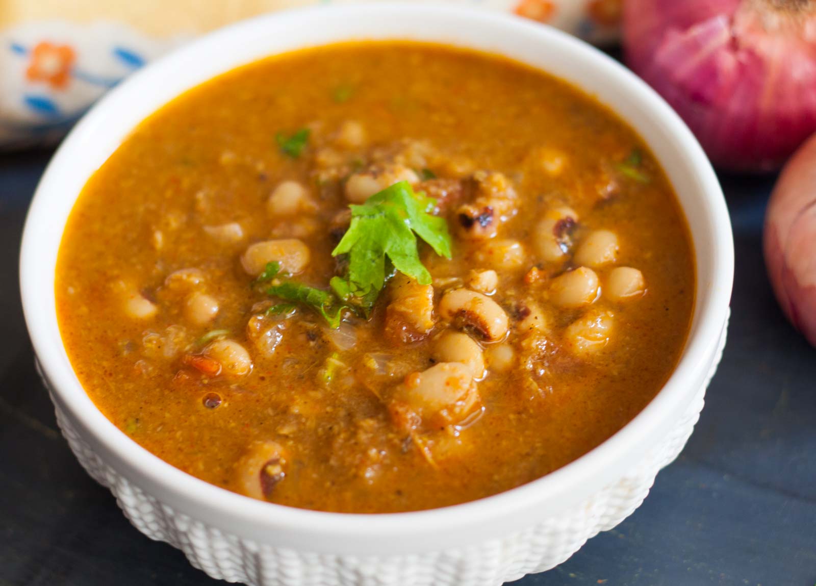 Maharashtrian Chavali Chi Usal black eyed peas curry recipe 2