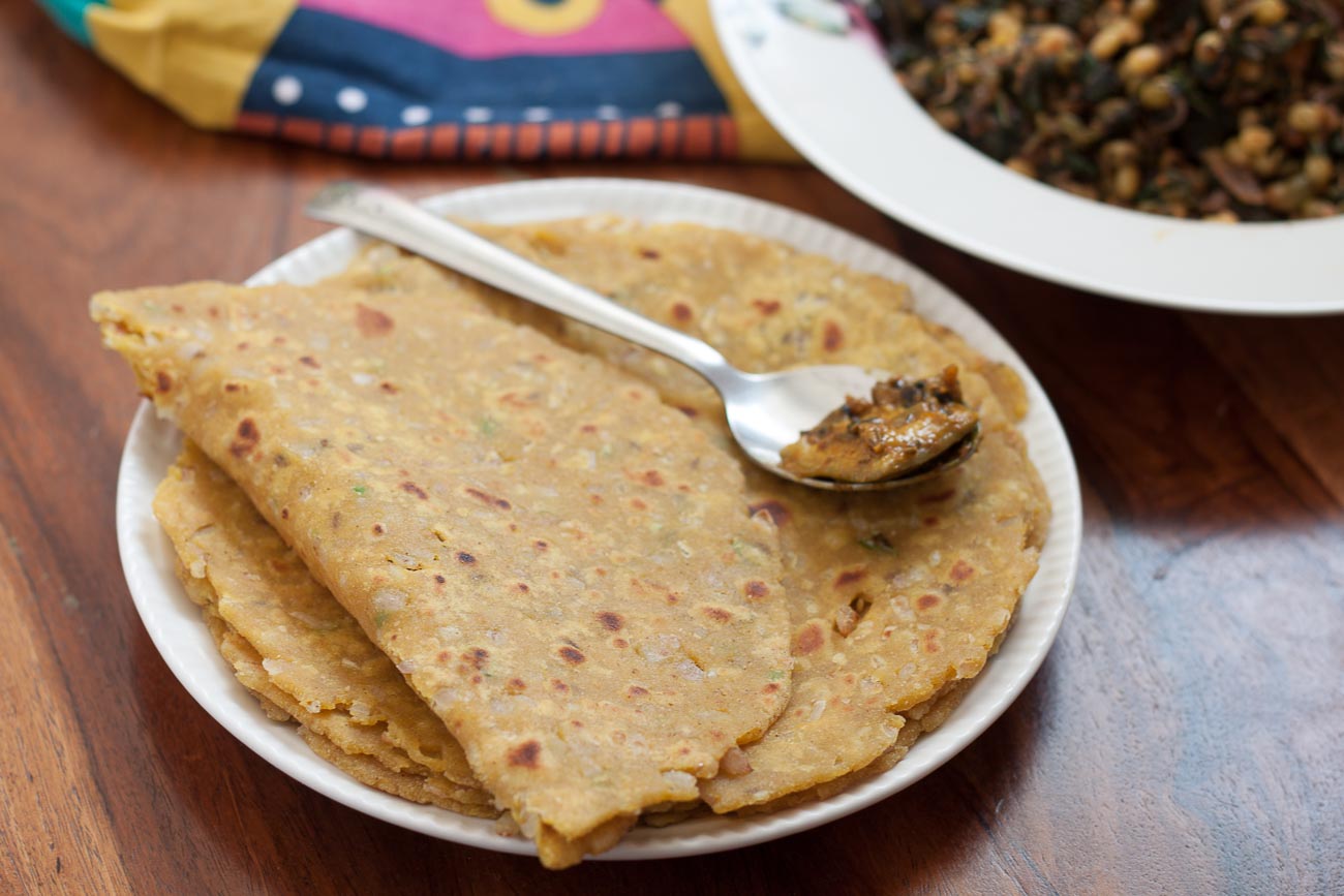 Jowar Atta Pyaz Thepla Recipe – Sorghum Wheat Onion Thepla