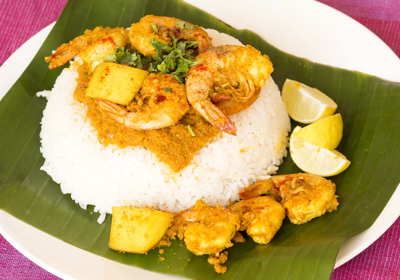 Bengali Aam Chingri Recipe - Prawn Mango Curry In Mustard Sauce