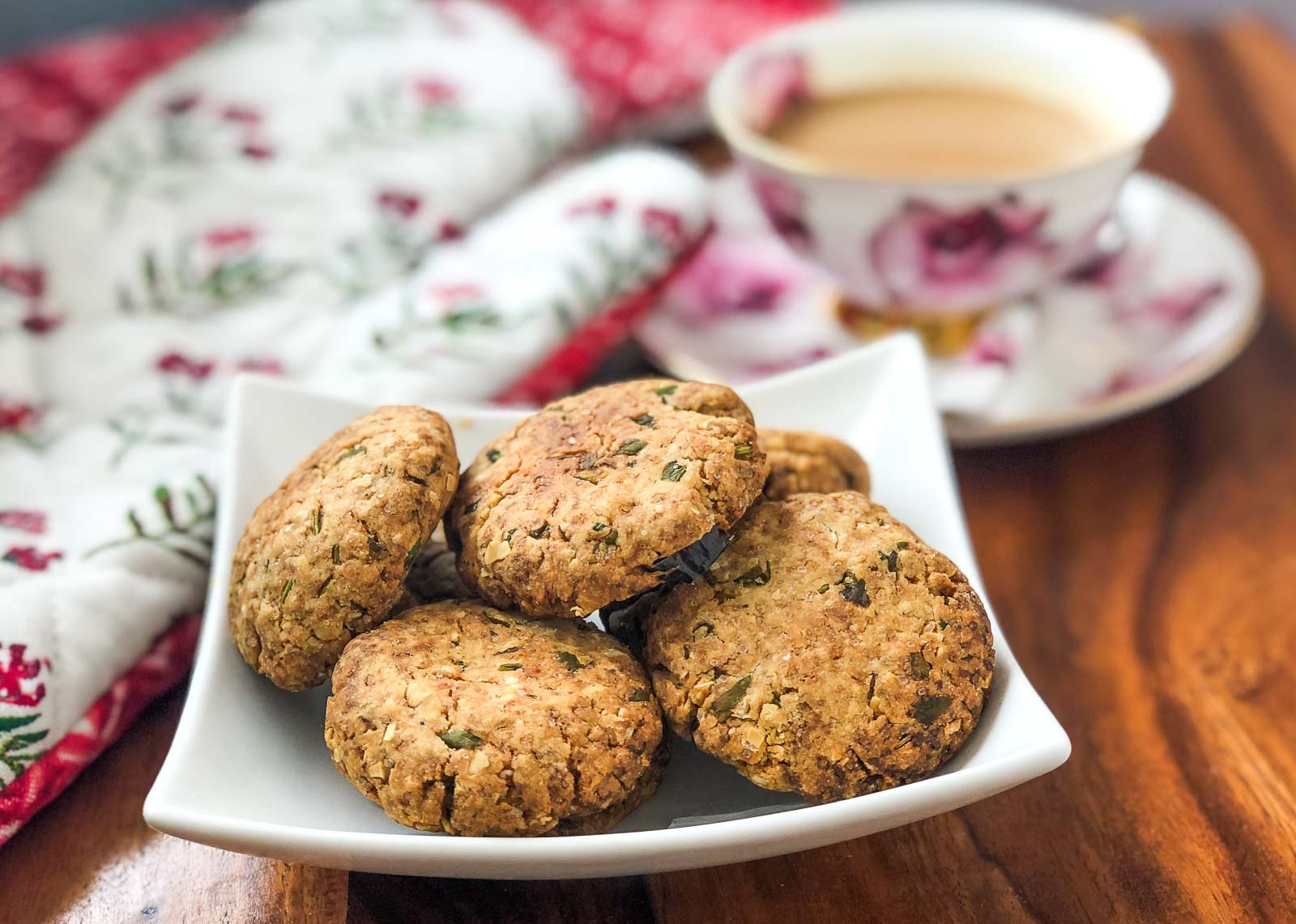 Iyengar Style Whole Wheat & Oats Khara Biscuit Recipe (Savory Cookie Recipe) 