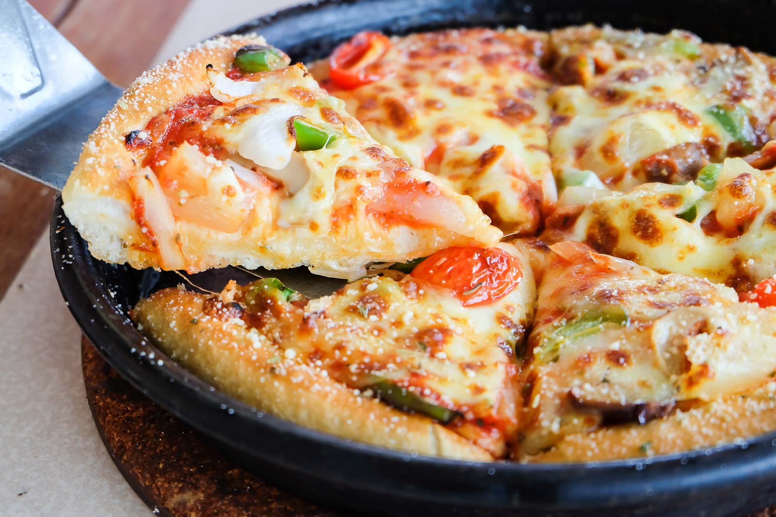 Crispy Cheesy Pan Pizza Recipe