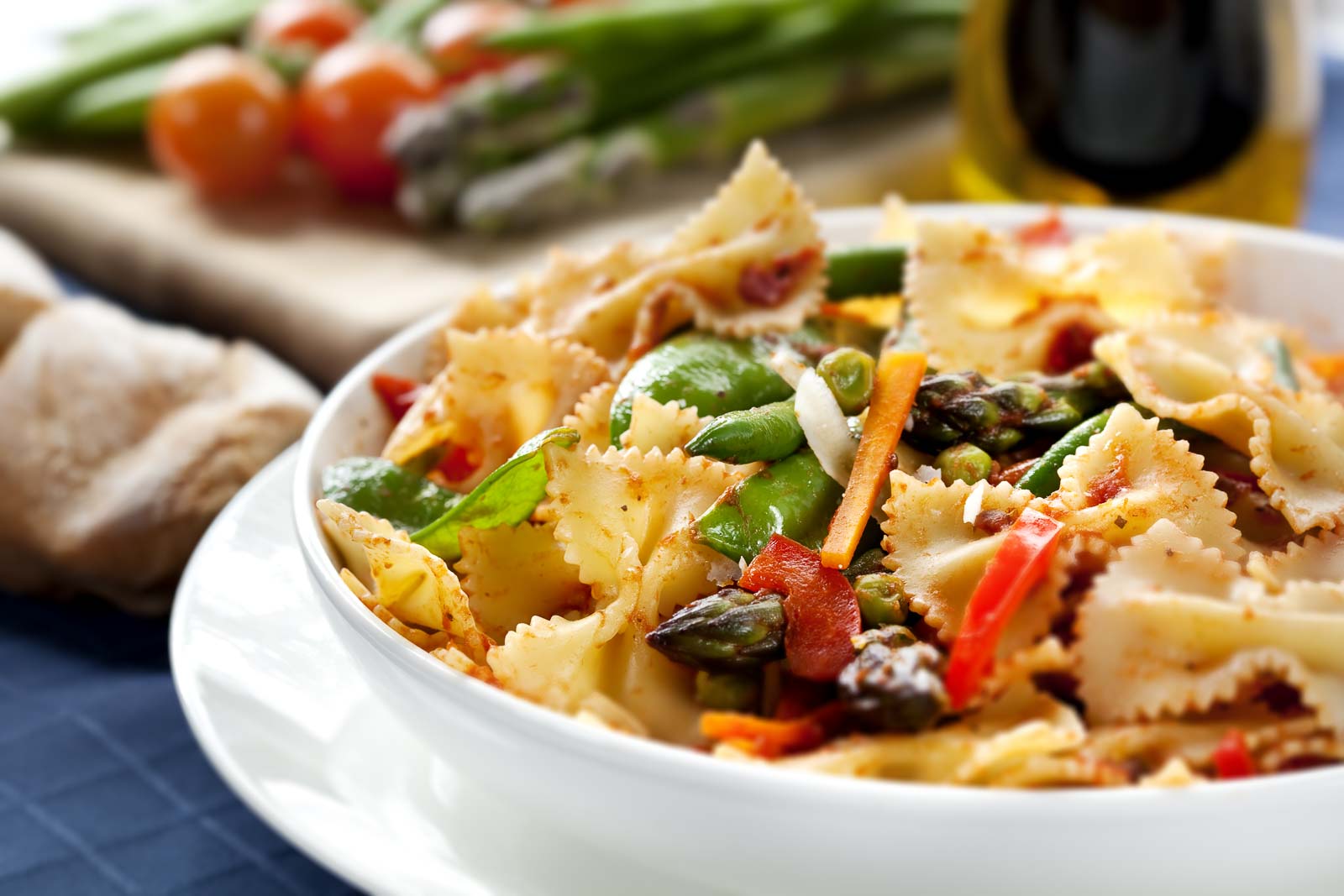Паста фарфалле с овощами
