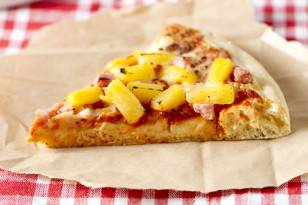 Sweet and Spicy Pineapple Paneer Tikka Tawa Pizza Recipe
