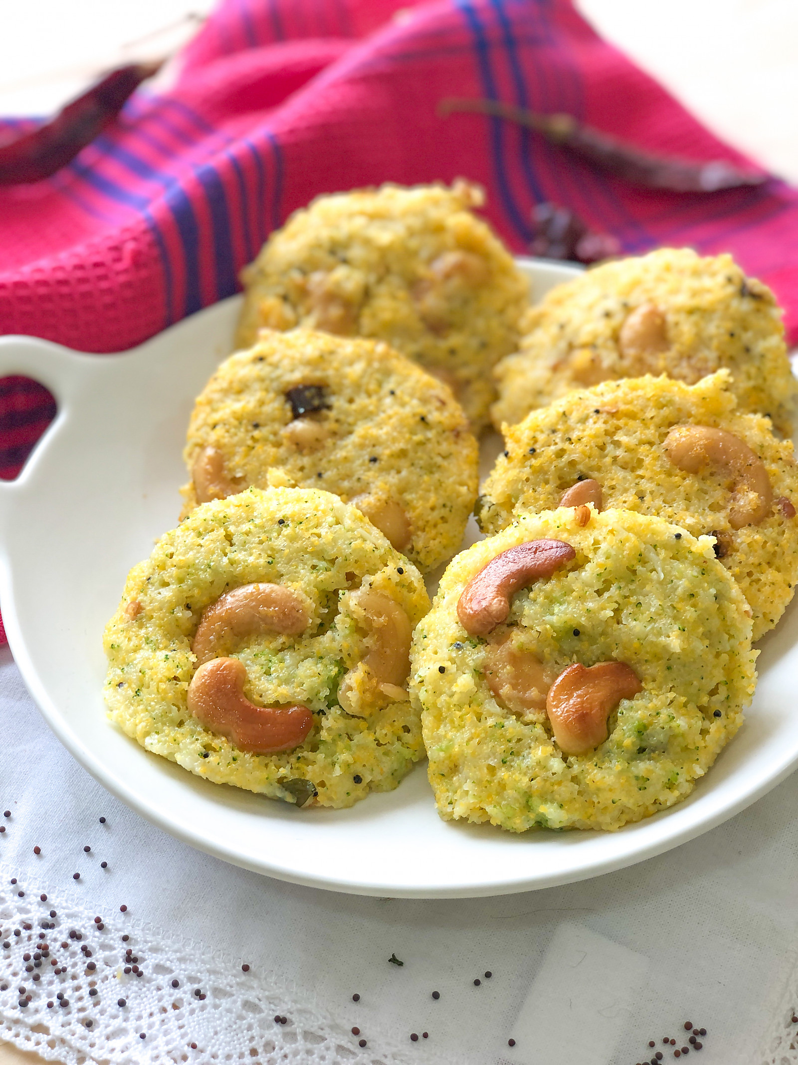 ब्रोकली रवा इडली रेसिपी - Broccoli Rava Idli Recipe