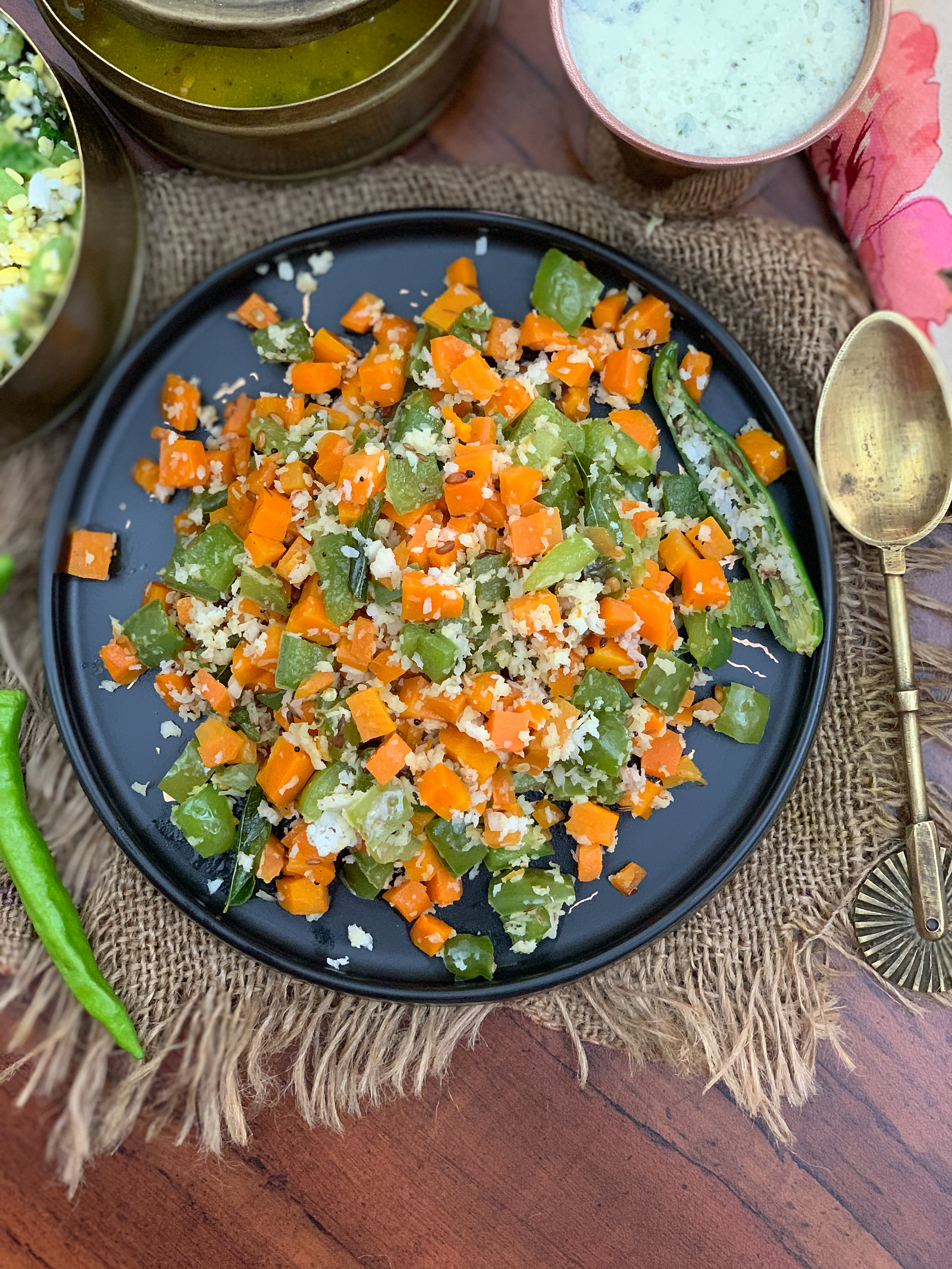 गाजर शिमला मिर्च पोरियल रेसिपी - Carrot Capsicum Poriyal Recipe
