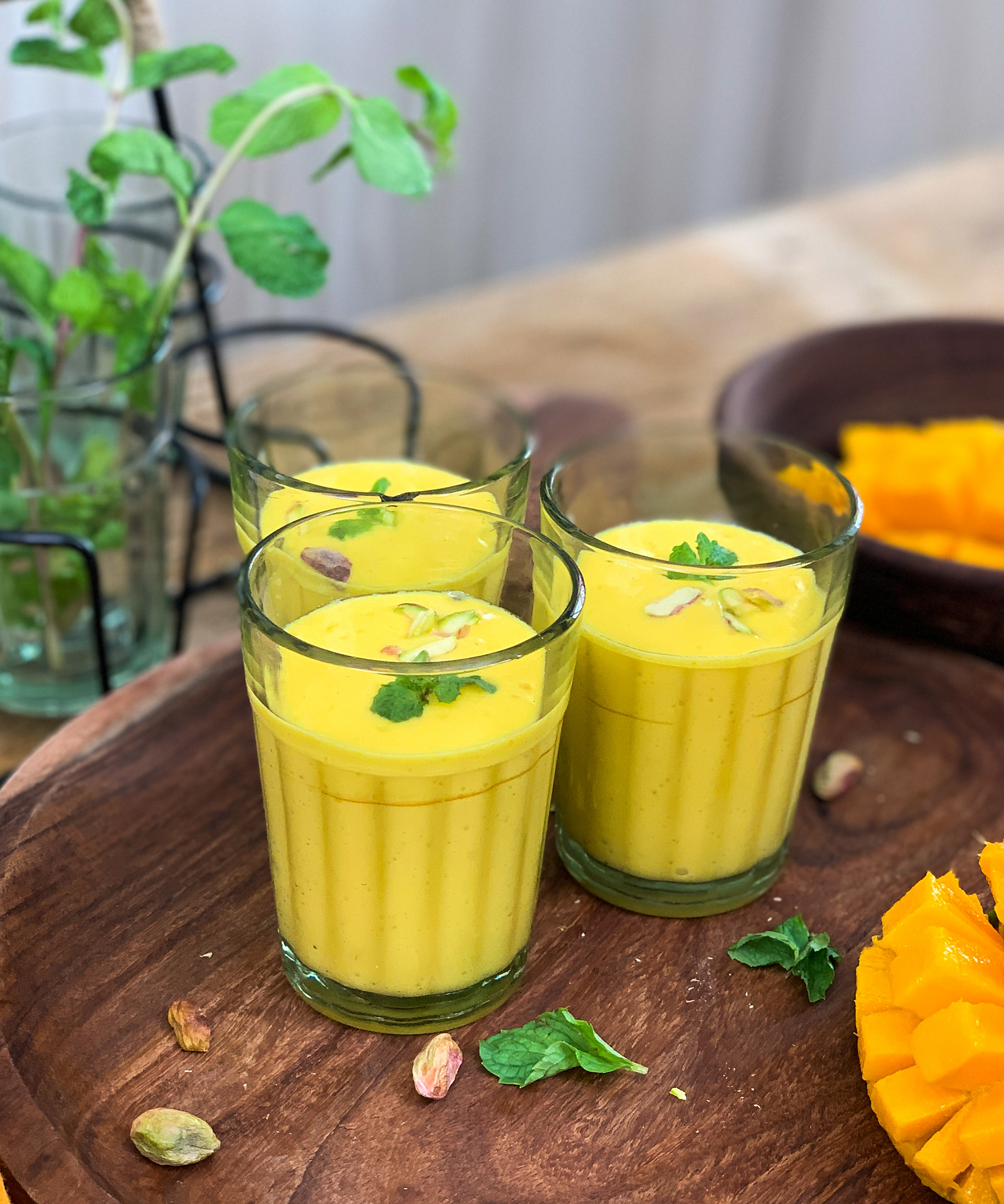 मैंगो मिल्कशेक रेसिपी - Mango Milkshake Recipe