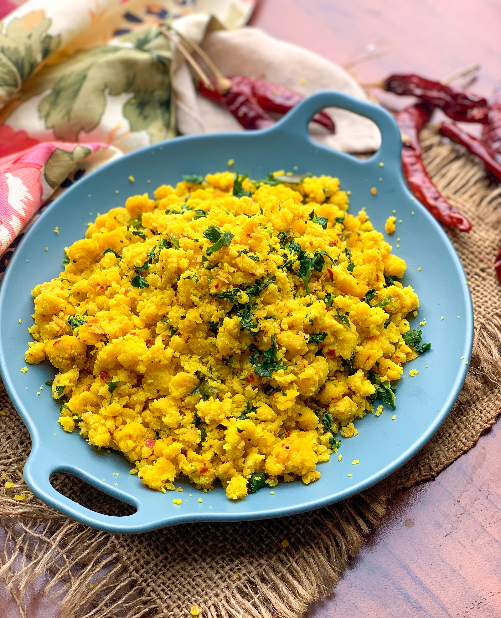 Menthia Keerai Paruppu Usili Recipe - Steamed Lentil Crumbled With Fenugreek Leaves