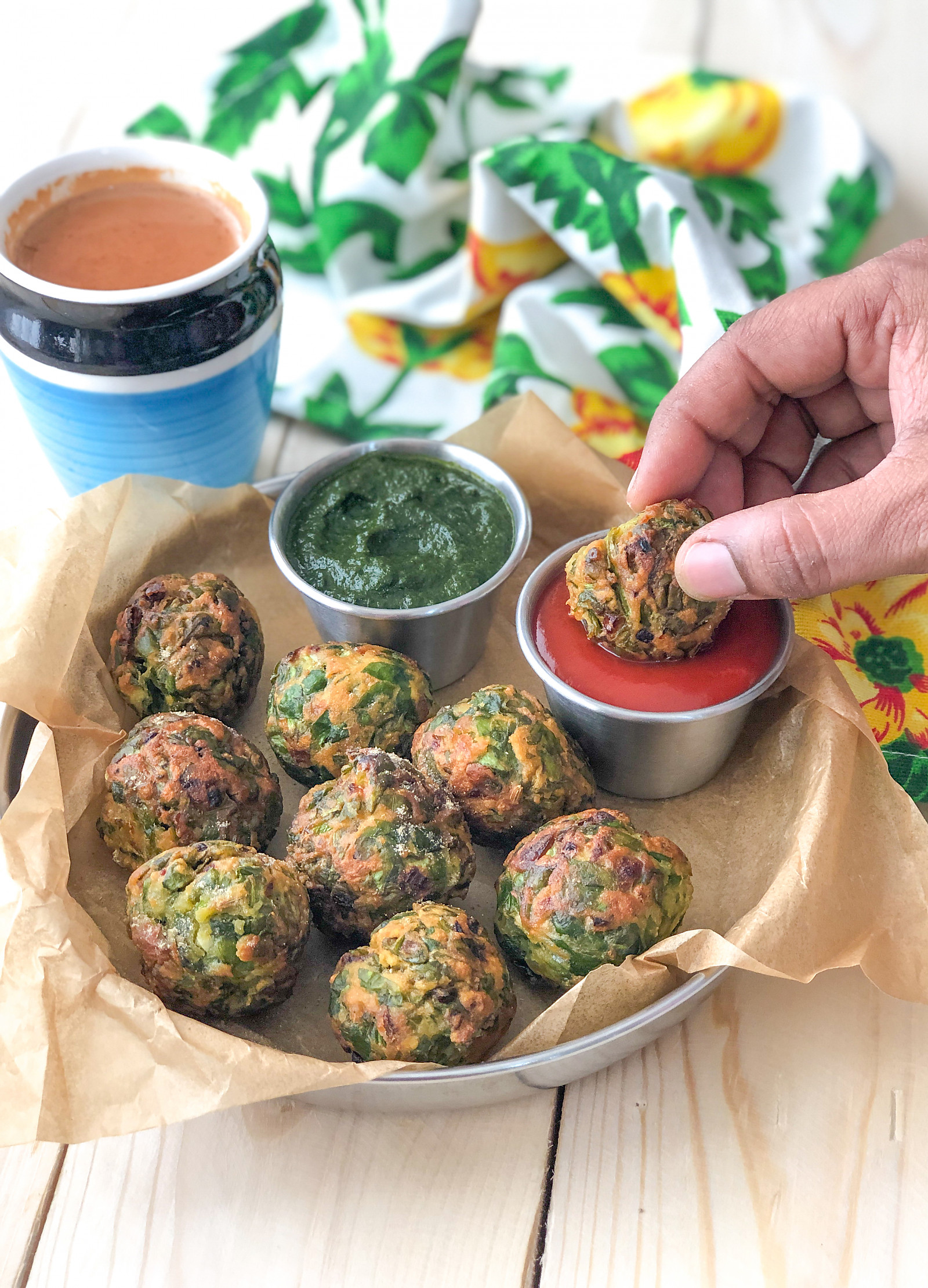 Crispy Palak Pakora Recipe - Made In Kuzhi Paniyaram Pan