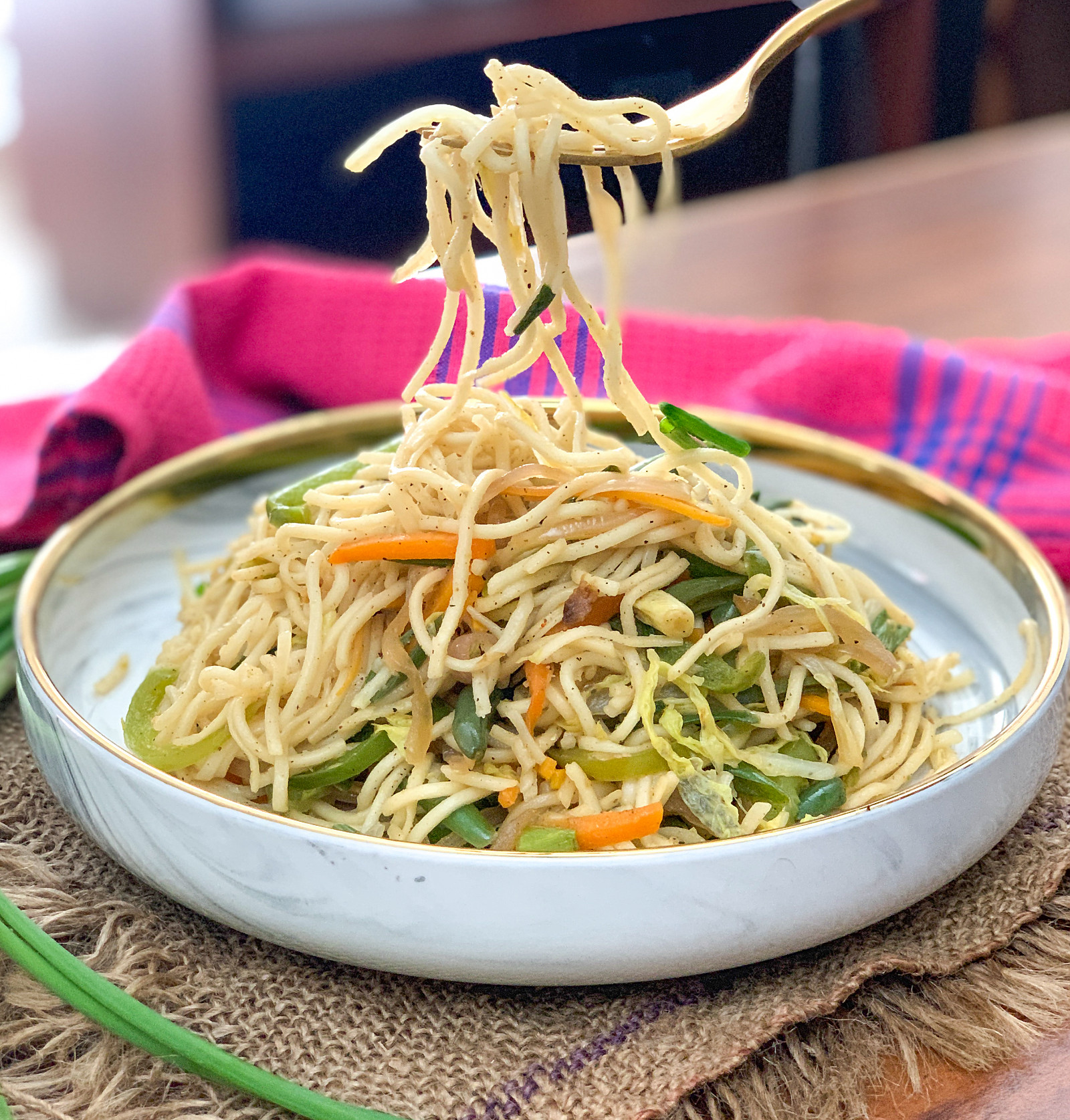 Vegetarian Hakka Noodles -Chinese Chow Mein Recipe