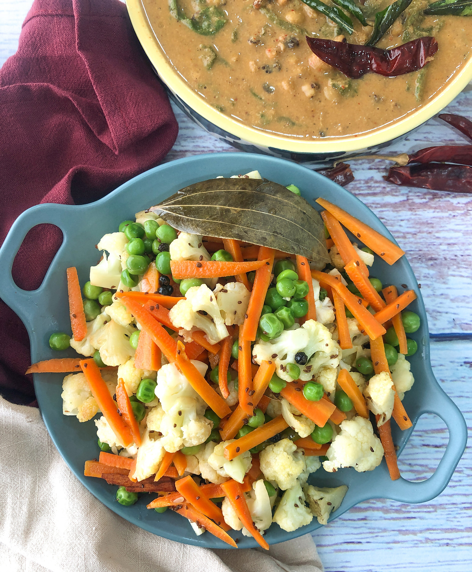 गाजर गोभी मटर सब्ज़ी रेसिपी - Carrot Cauliflower Peas Sabzi Recipe