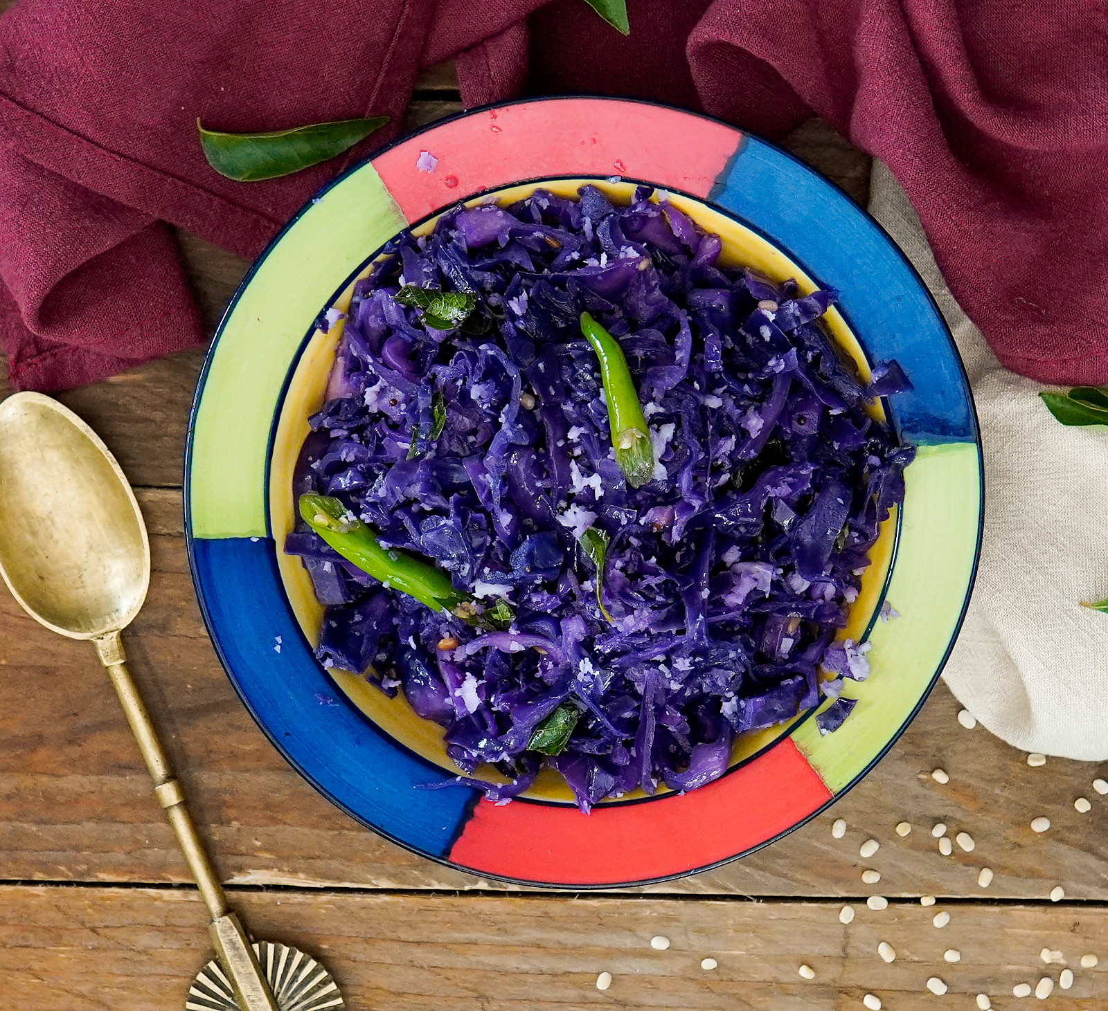 Muttaikose Poriyal Recipe -  Purple Cabbage Poriyal | Red Cabbage Sabzi
