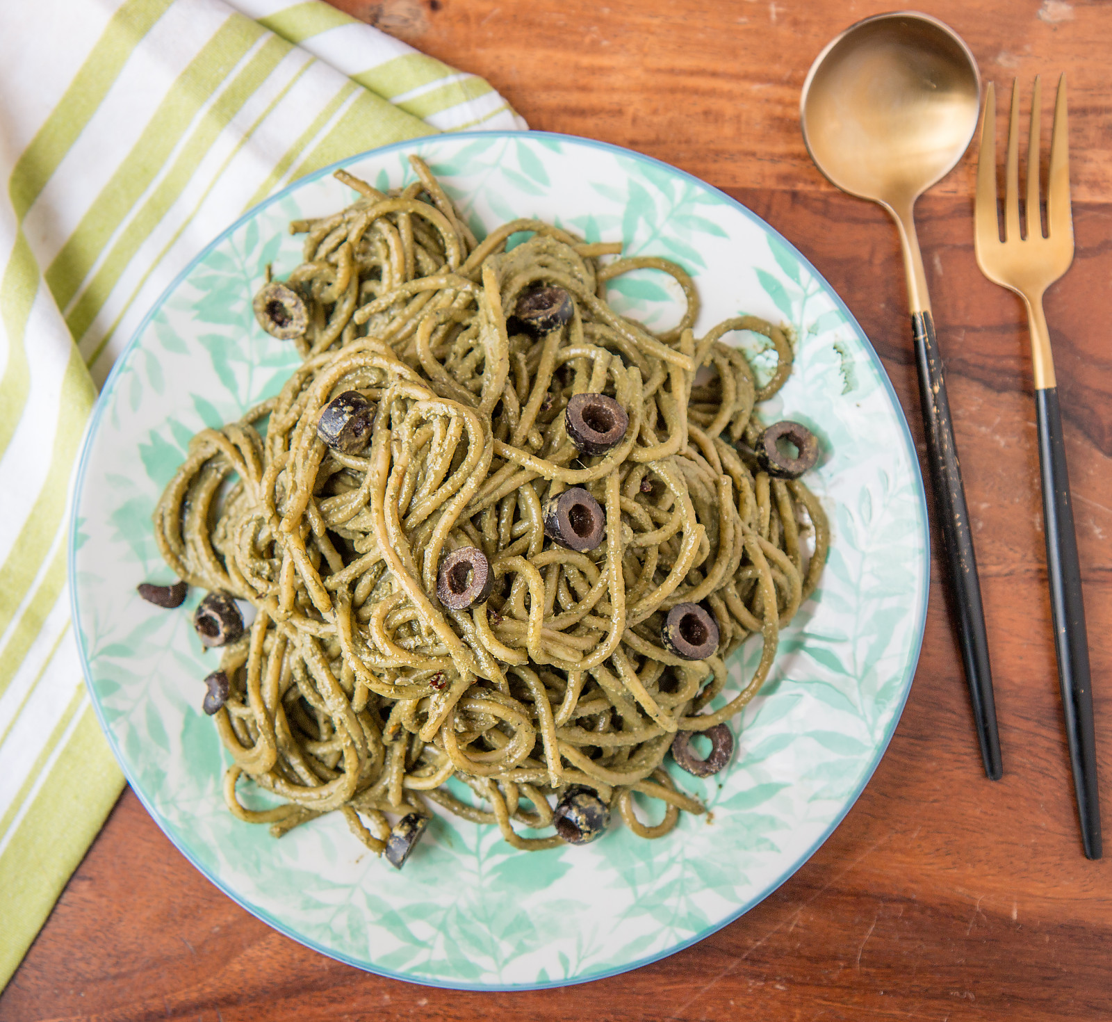 Spaghetti Pasta Recipe in Basil Pesto Sauce