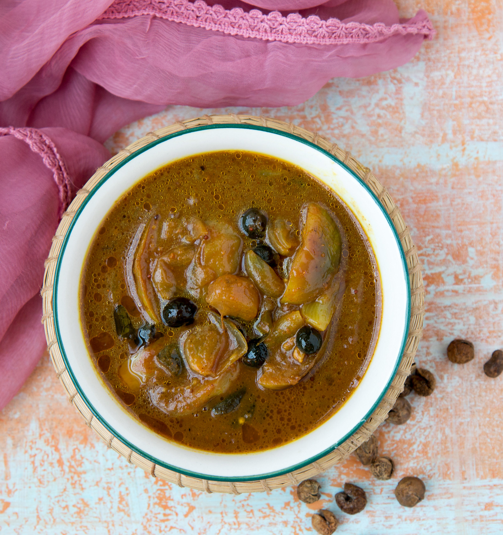 Kathirikai Sundakkai Vathal Kuzhambu Recipe