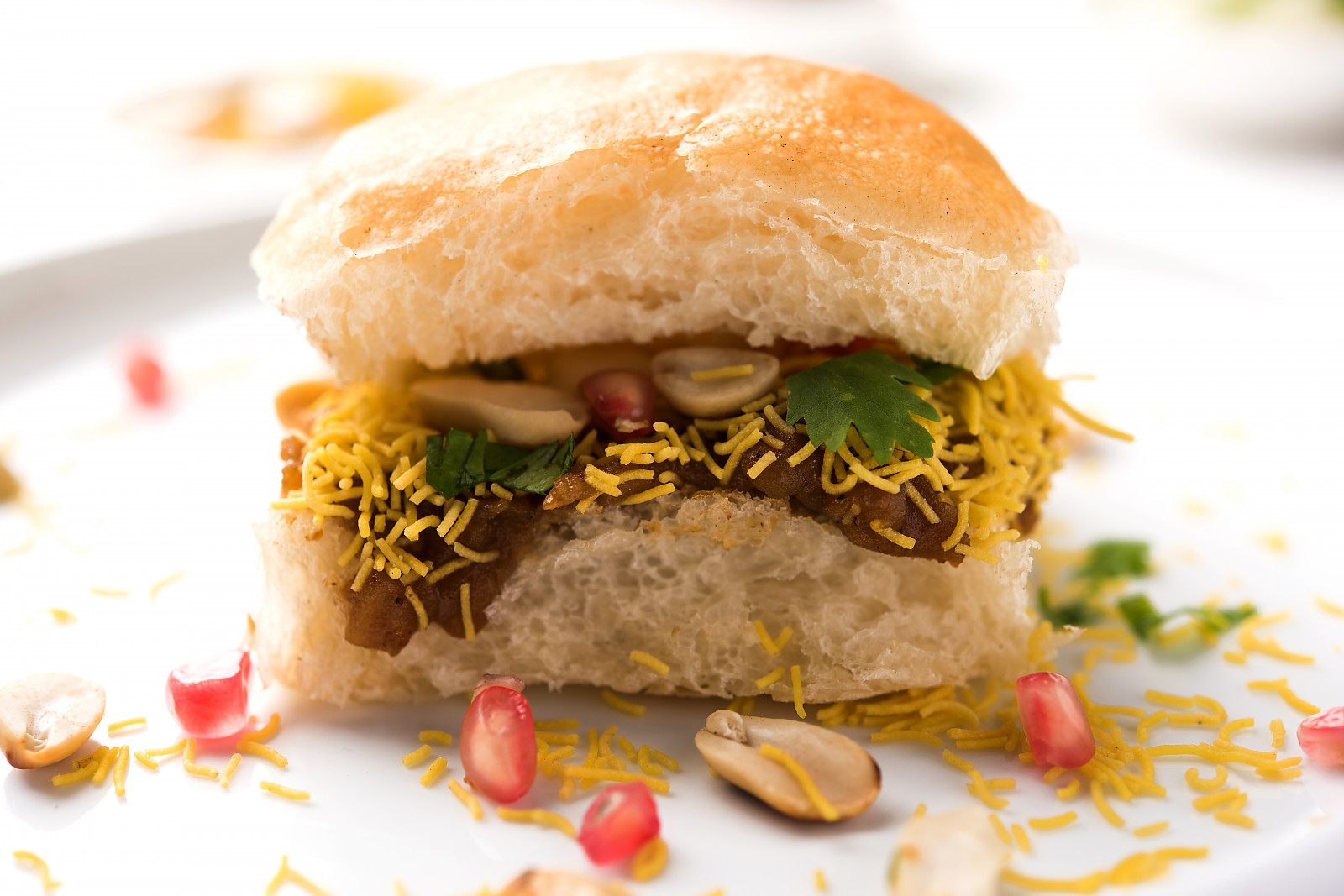 Gujarati Dabeli Recipe - Pav Buns With Spicy Mashed Potatoes