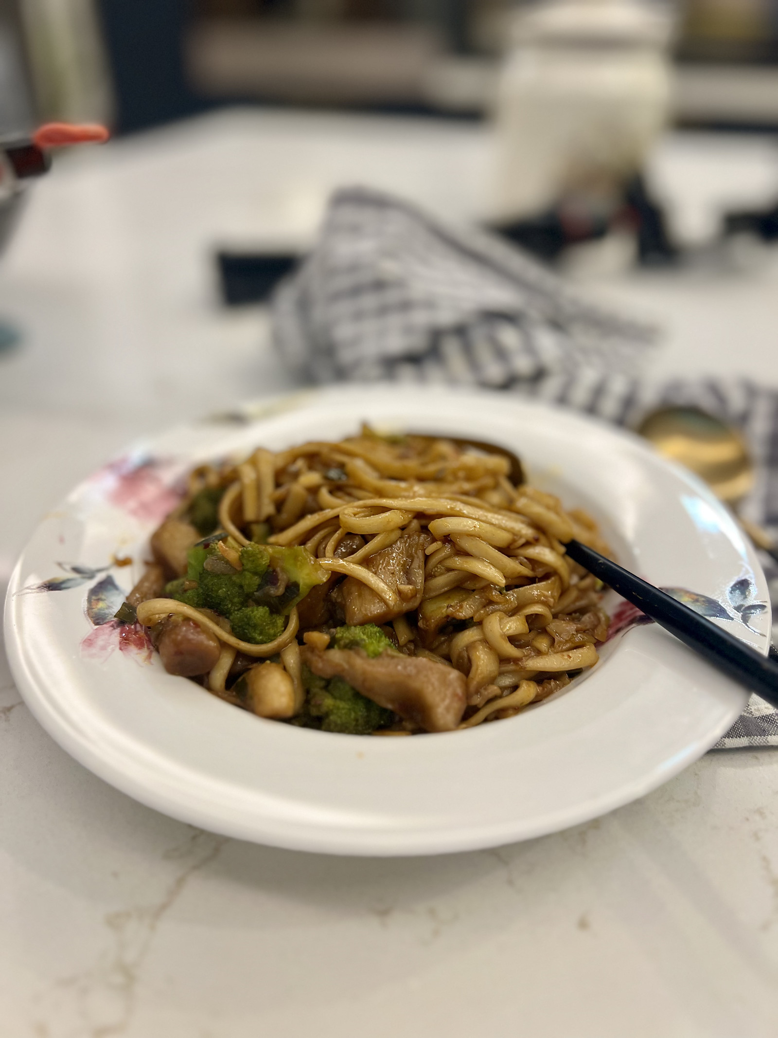 Yaki Udon Noodle Stir Fry with Garlic Mushroom & Broccoli 