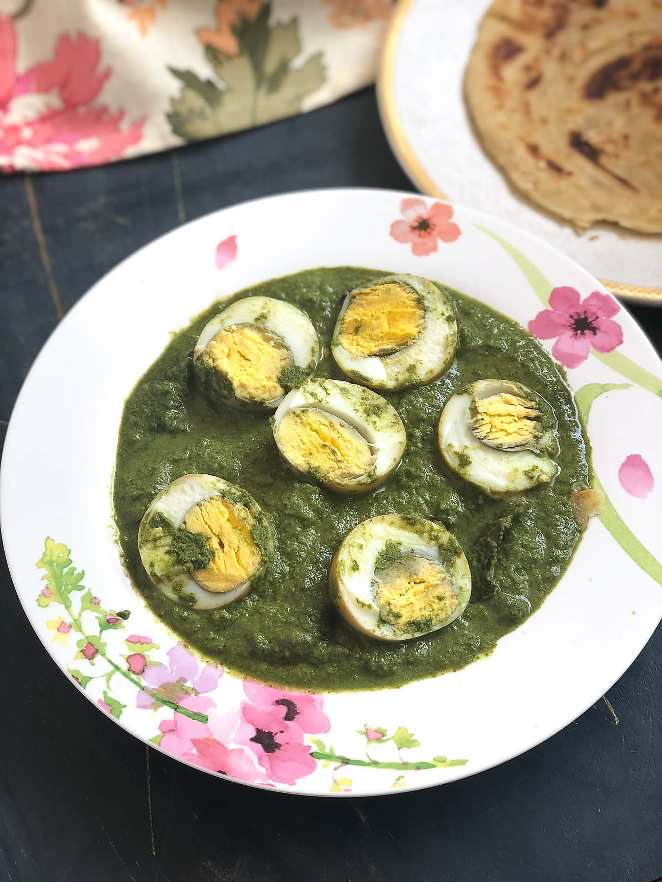 हरियाली अंडे की करी रेसिपी - Hariyali Egg Curry Recipe In Coriander and Mint Gravy