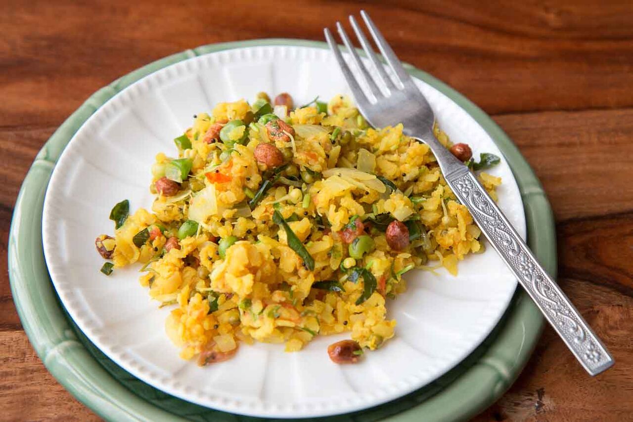 Vegetable Oatmeal Poha with Peanuts, Coriander & Ginger Recipe