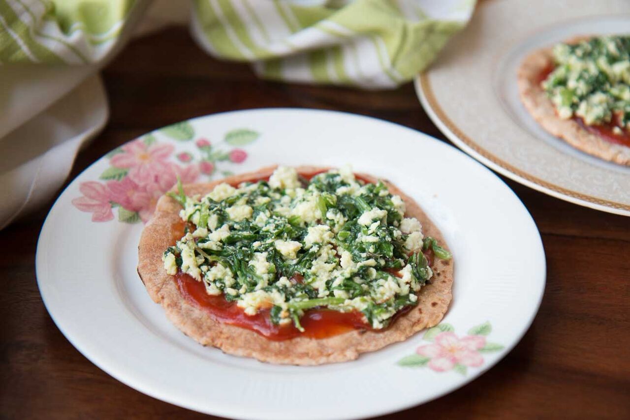 Italian Oat Crust Pizza Topped With Spinach And Paneer Recipe