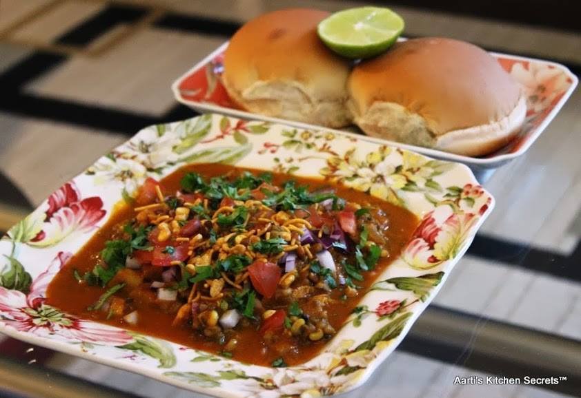 Kolhapuri Misal Pav Recipe