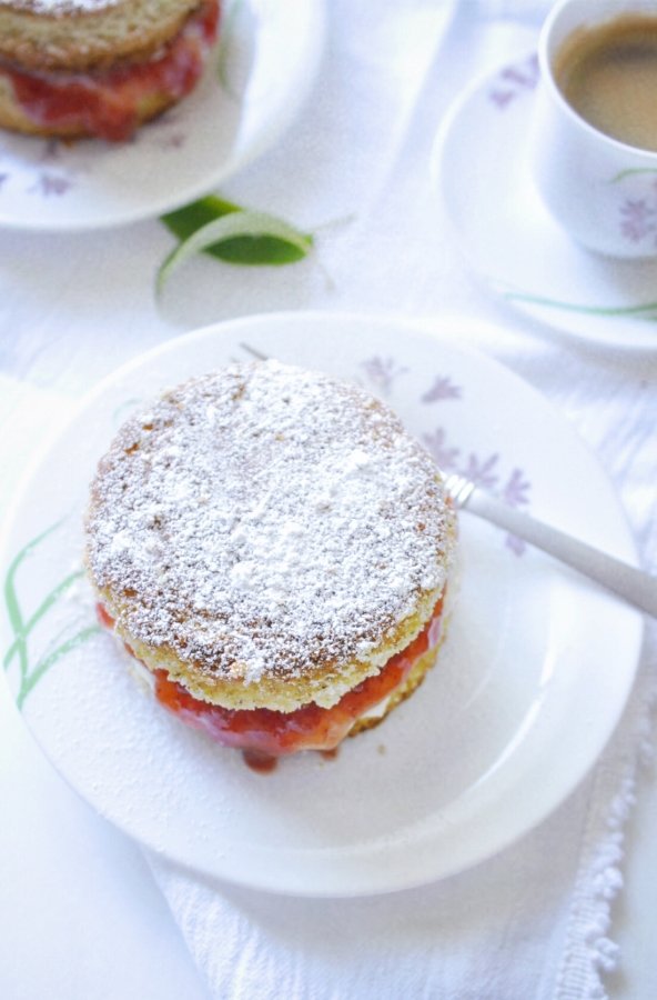 Mini Victoria Sponge Cake Recipe