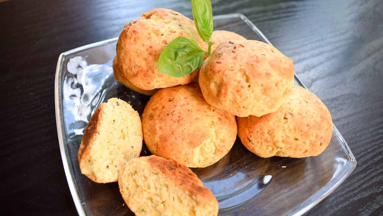 Fluffy & Crispy Cheese Herbed Biscuits Recipe