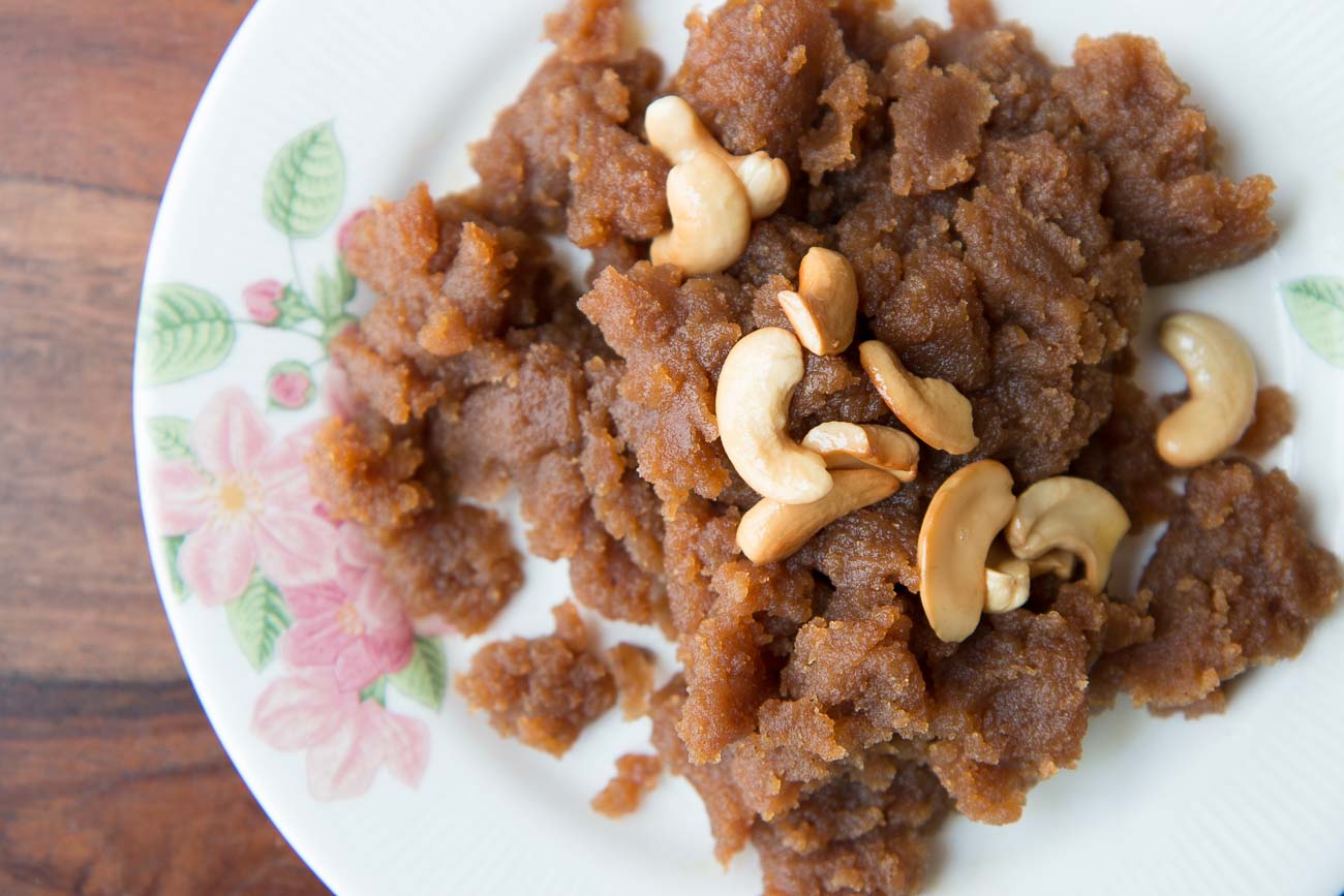 Atte Ka Halwa Recipe | Gehun Ka Halwa Recipe | Kada Prasad Recipe