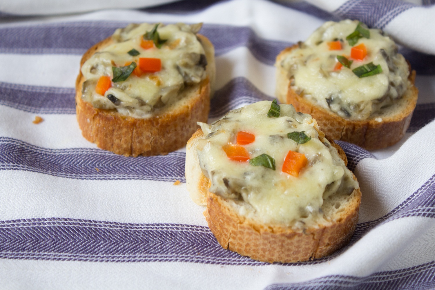 मशरुम टोस्ट रेसिपी - Mushrooms On Toast Recipe मशरुम टोस्ट रेसिपी - Mushrooms On Toast Recipe