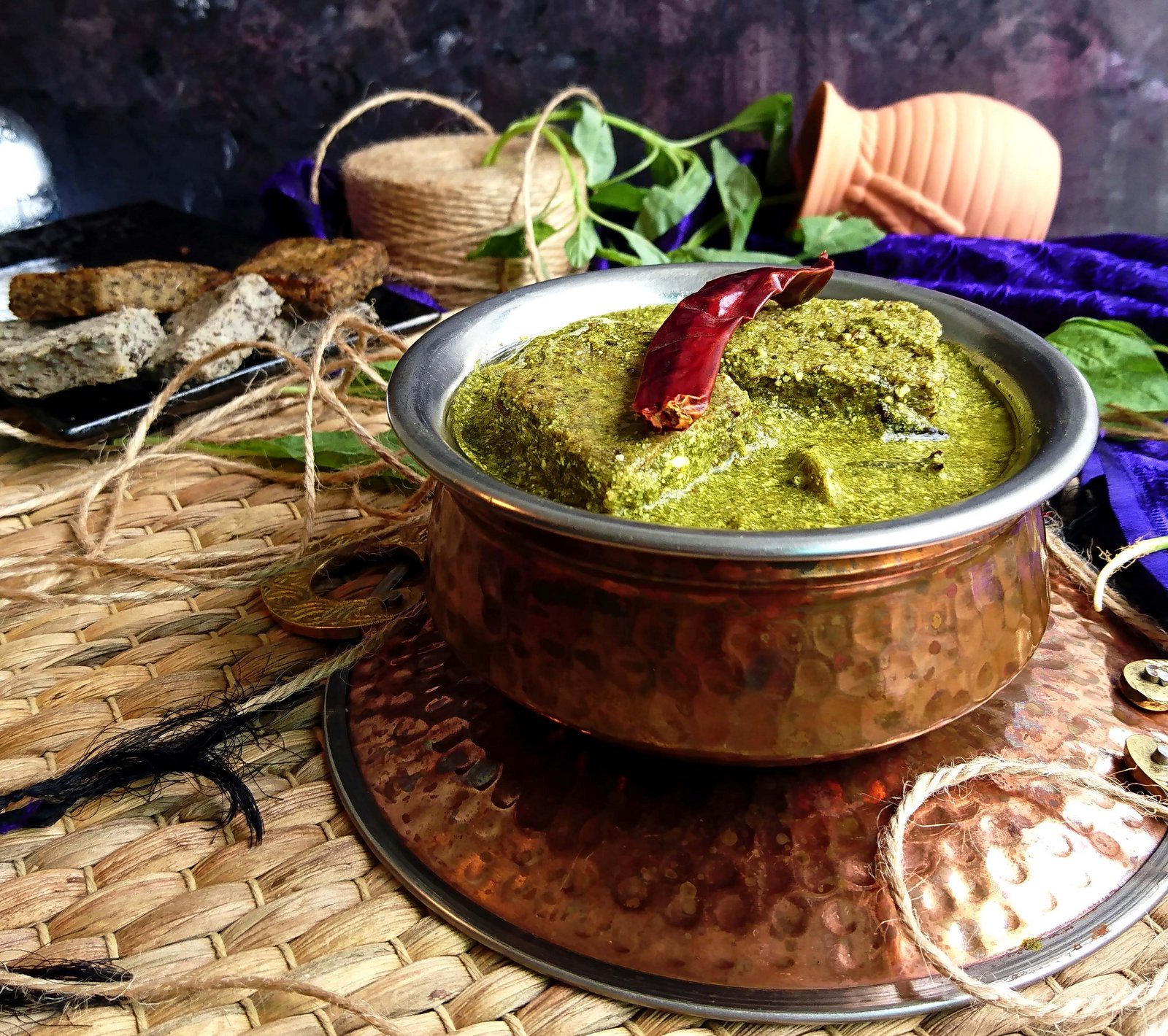 Sepu Vadi Recipe (Himachali Split Urad Dal Dumplings In Spinach Gravy)