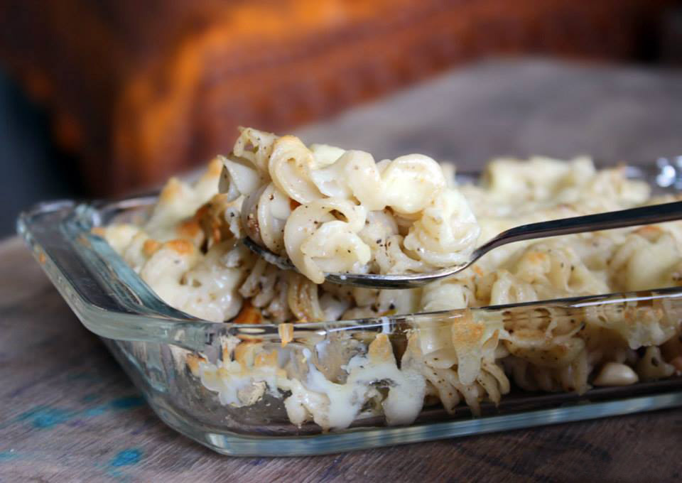 Baked Cheesy Pasta With Garlic & Crunchy Peanuts Recipe