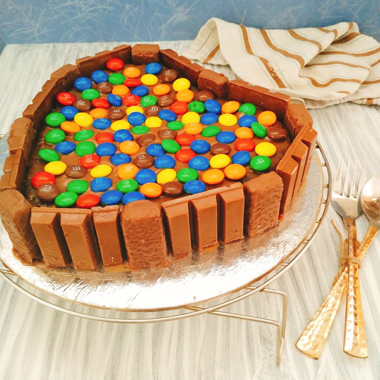 Kitkat Cake With Sponge Recipe (Eggless)