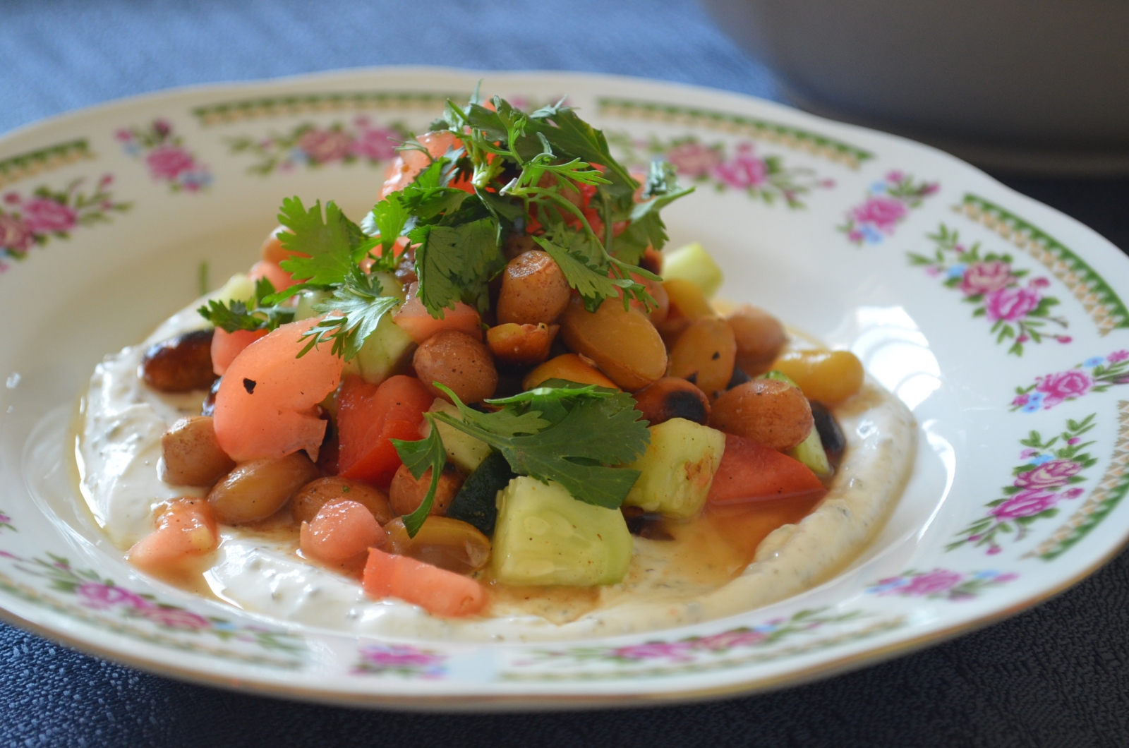 दही वाली मूंगफली चाट रेसिपी - Peanut Chaat With Spiced Yogurt Recipe