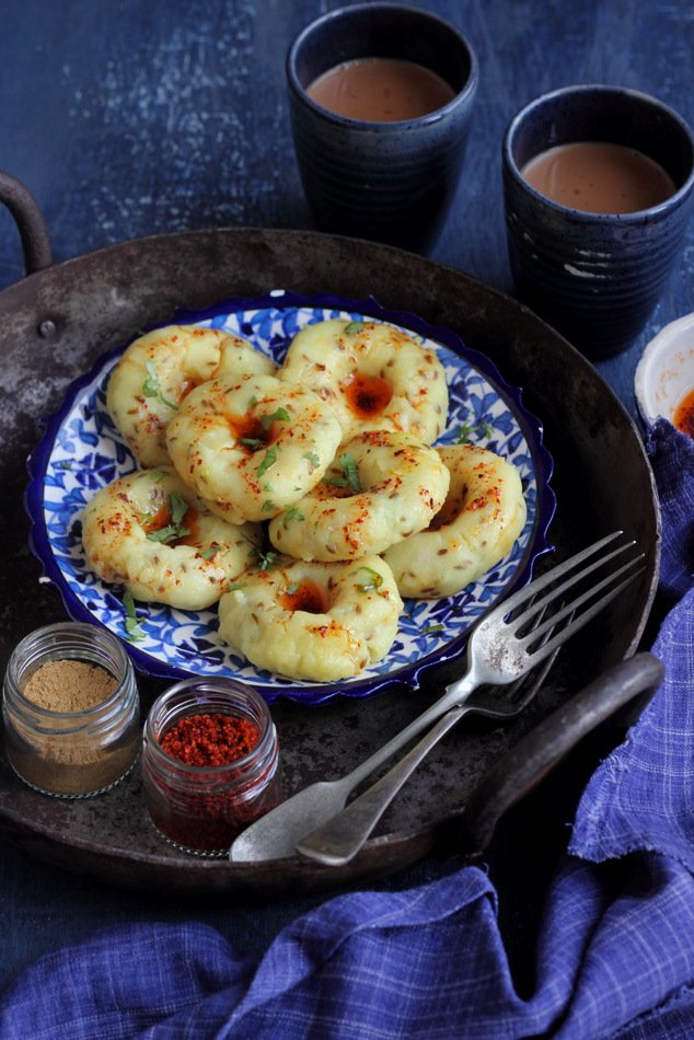 Gujarati Khichu Recipe - Steamed Rice Flour Savory Donuts