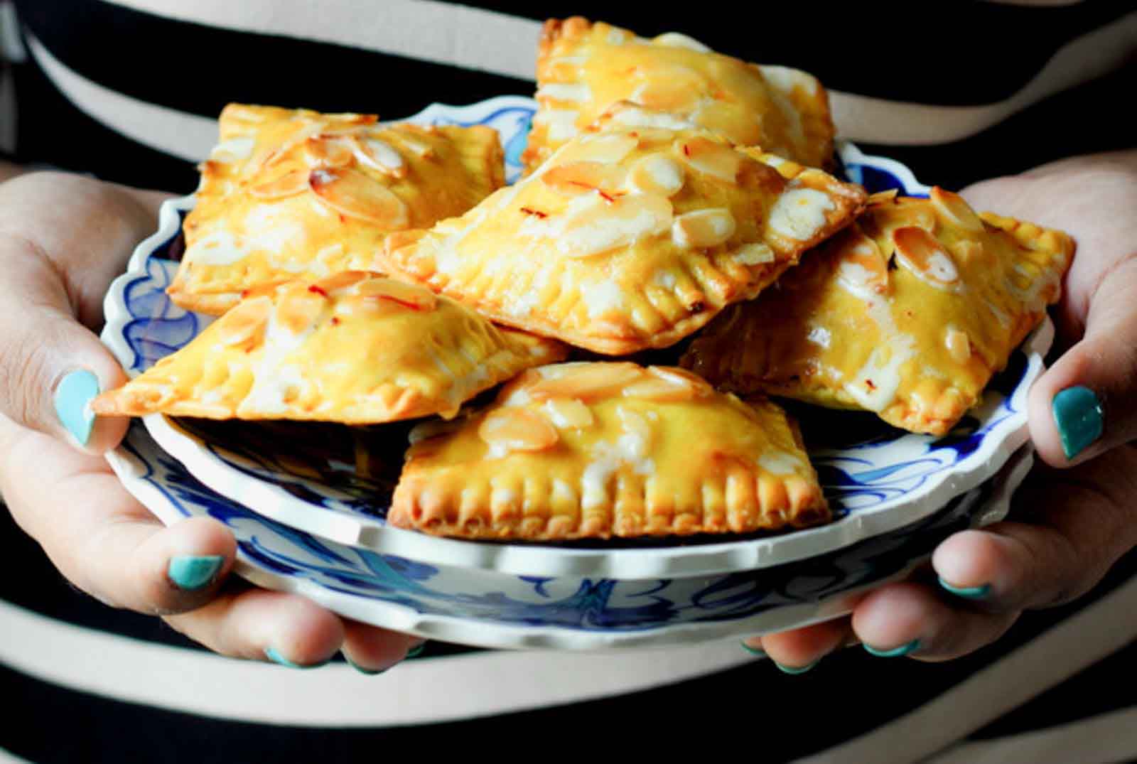 Mawa Gujiya With Badam and Pista Recipe Mawa Gujiya With Badam and Pista Recipe