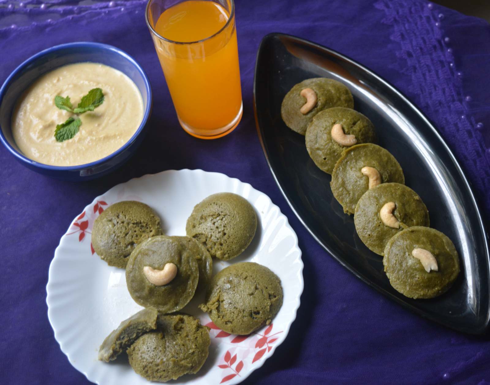 Healthy Spinach Idli Recipe (Steamed Spinach Savory Cake)