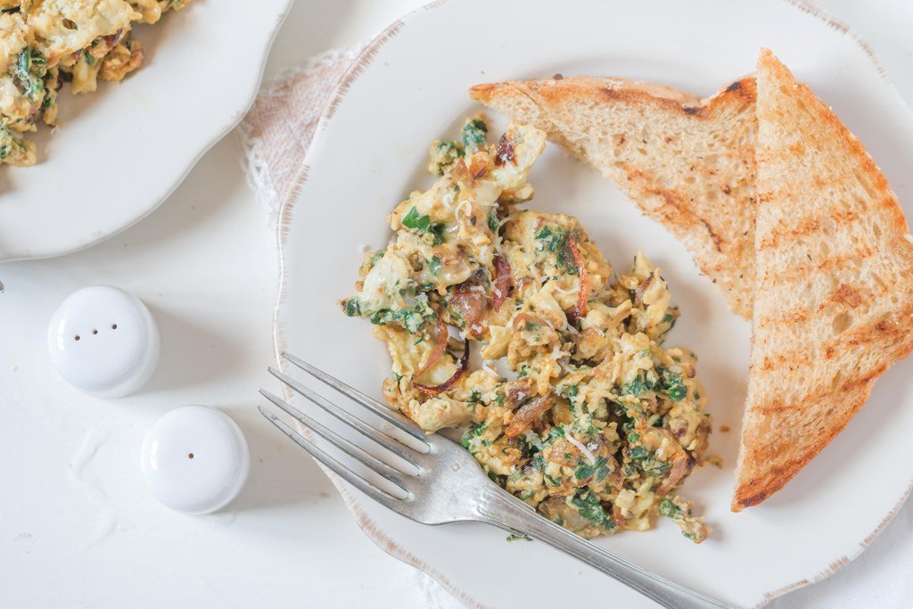 Egg White Cheese Scrambled Eggs With Spinach & Caramelized Onion Recipe