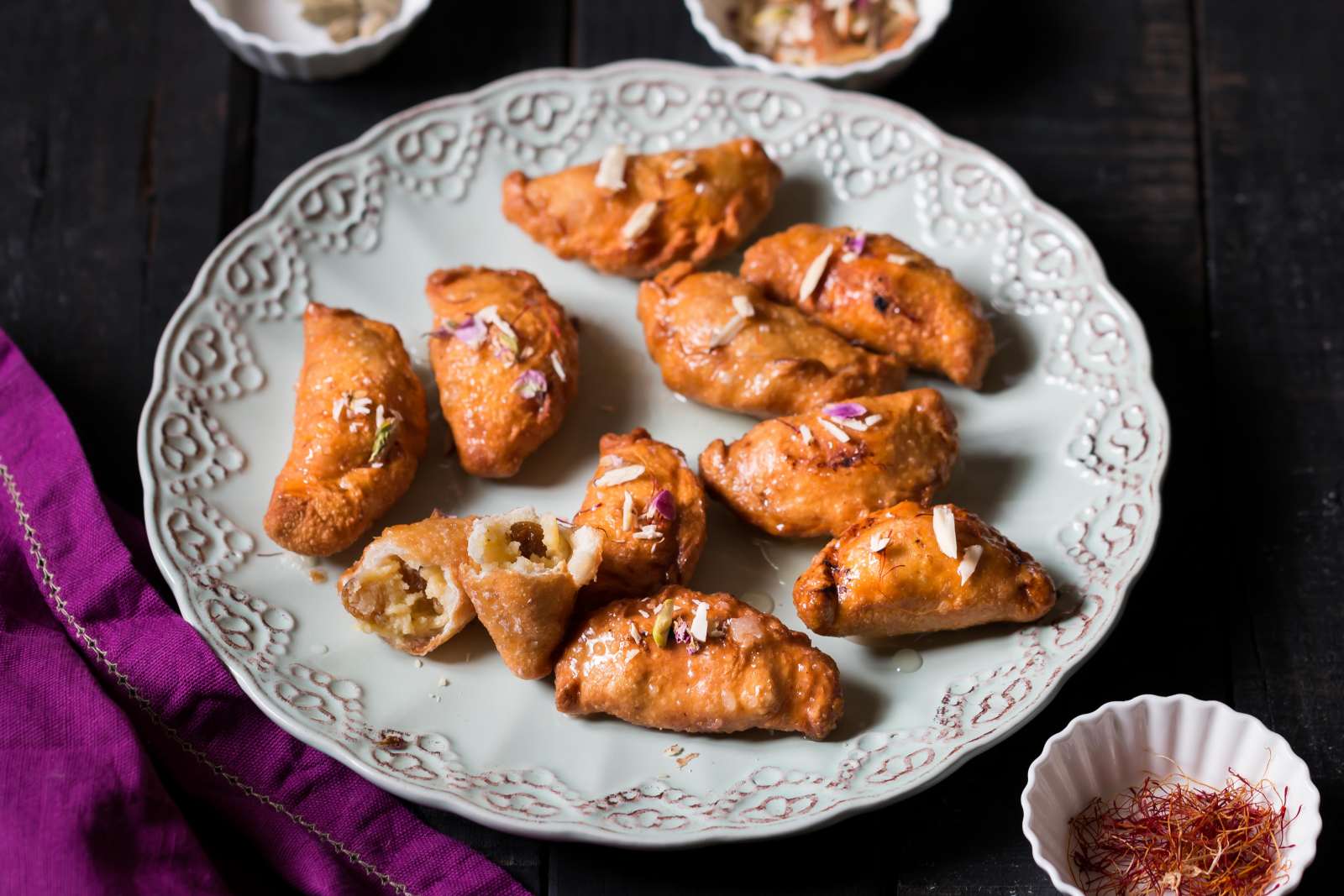 Kesar Mawa Gujiya Recipe- Gujiya Stuffed With Saffron, Khoya & Nuts