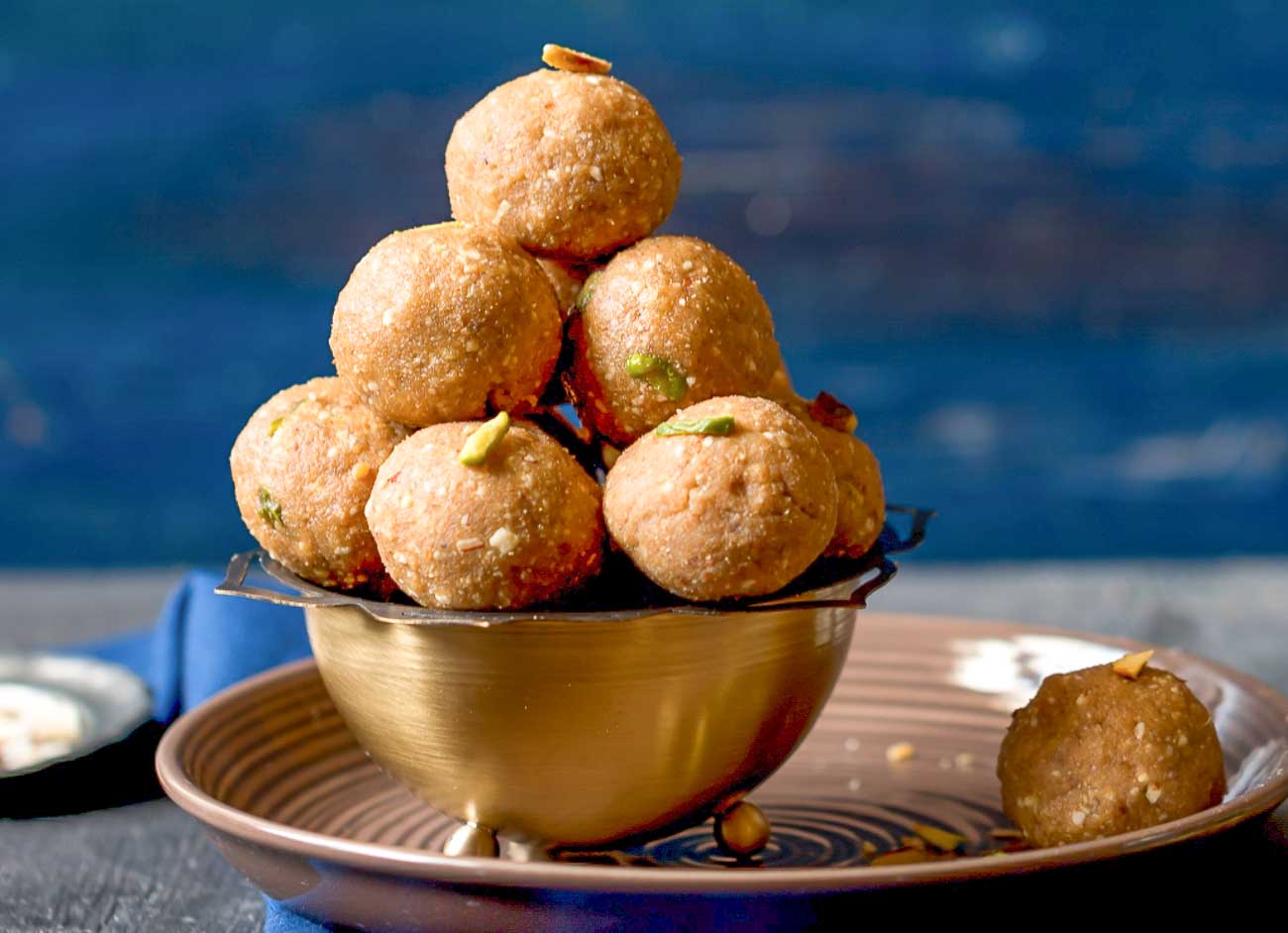 Whole Wheat Sonth Ke Ladoo Recipe