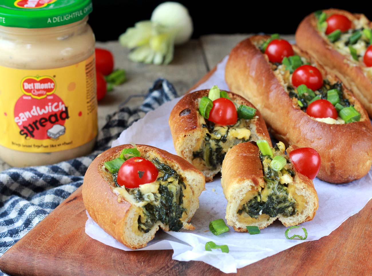 Bread Boats Recipe Filled With Spinach, Eggs And Sandwich Spread