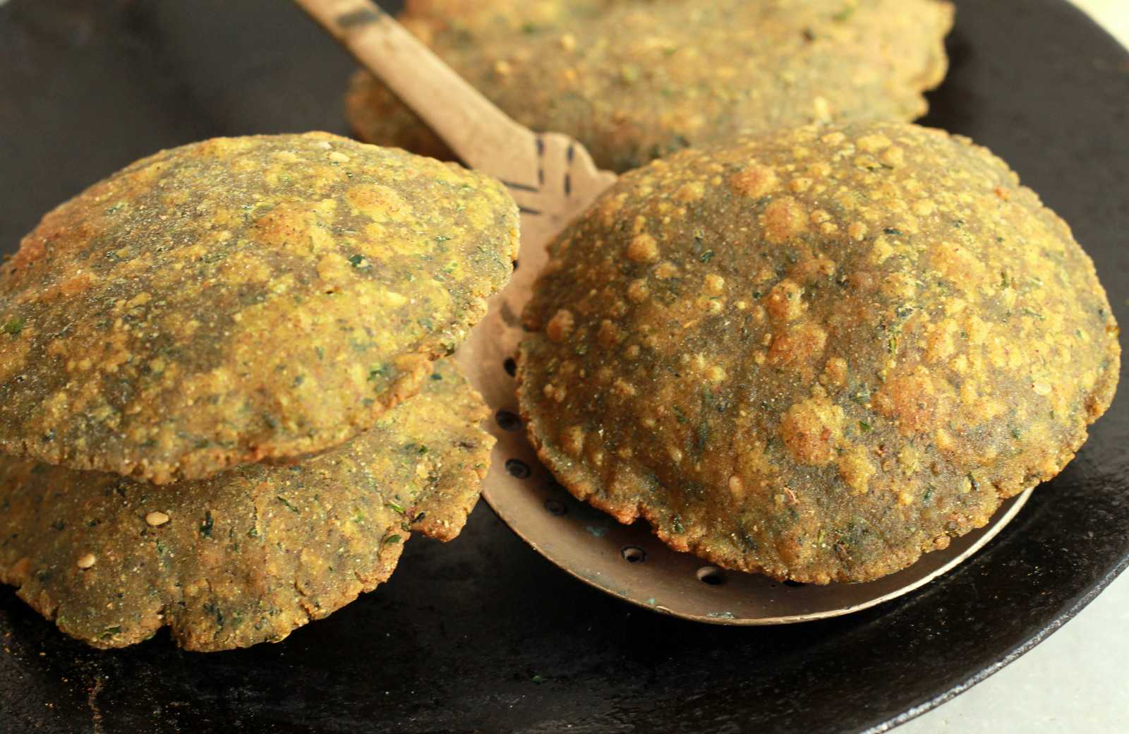 Methi Bajra Poori Recipe